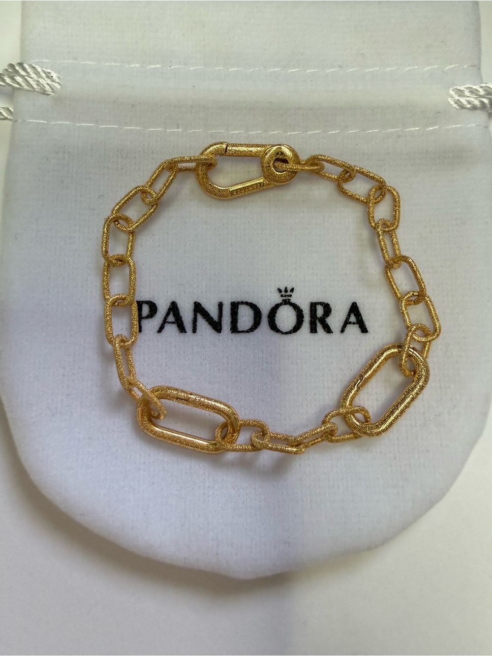Pandora Small-Link Chain Bracelet
14k gold plating 7 inch - Picture 2 of 10